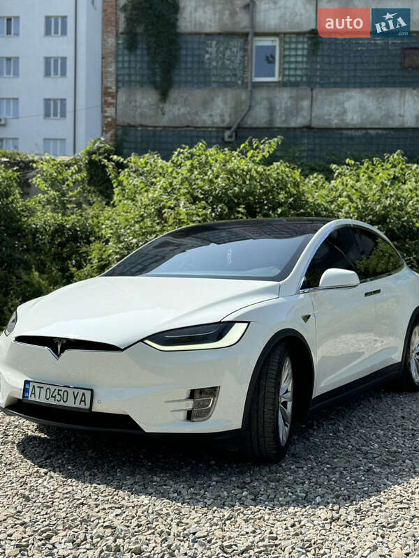 Позашляховик / Кросовер Tesla Model X 2016 в Івано-Франківську