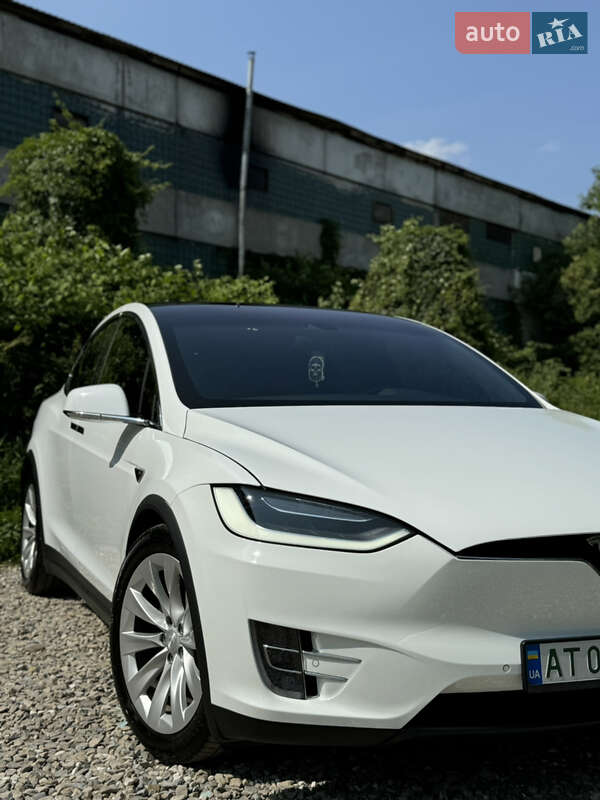 Позашляховик / Кросовер Tesla Model X 2016 в Івано-Франківську