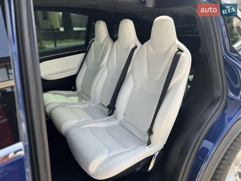 Позашляховик / Кросовер Tesla Model X 2017 в Ужгороді