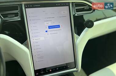 Позашляховик / Кросовер Tesla Model X 2017 в 
