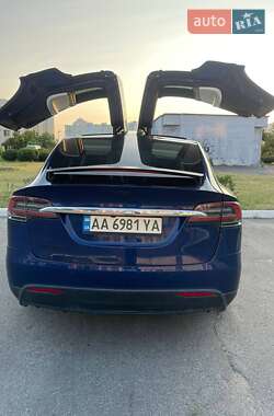 Внедорожник / Кроссовер Tesla Model X 2016 в 