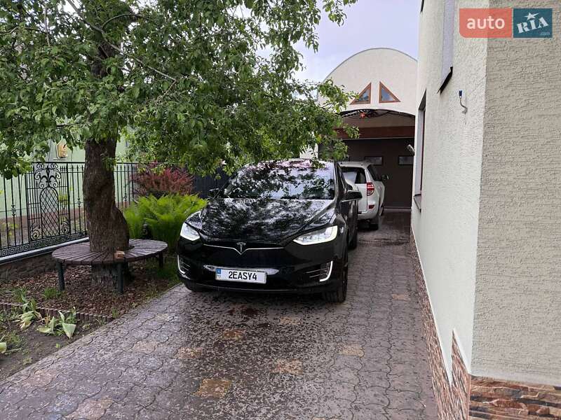 Внедорожник / Кроссовер Tesla Model X 2017 в 
