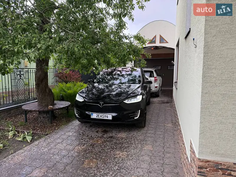 Внедорожник / Кроссовер Tesla Model X 2017 в 