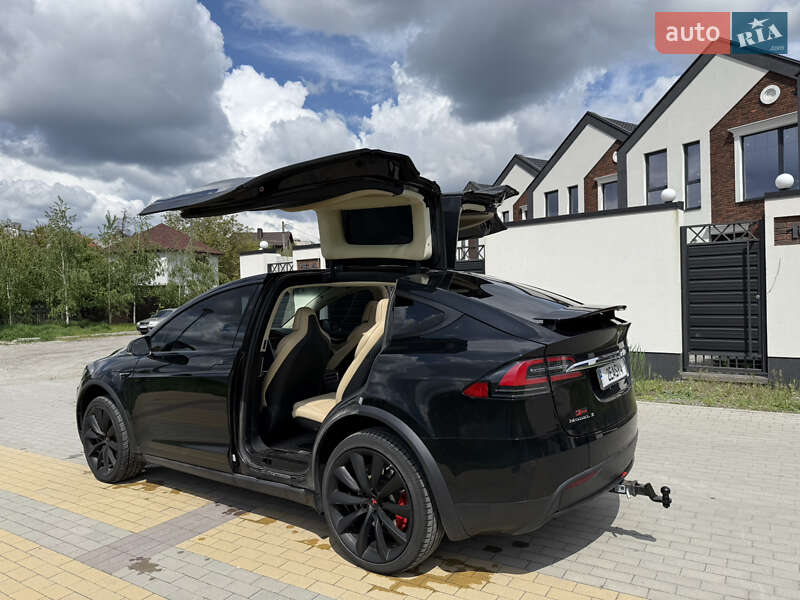 Позашляховик / Кросовер Tesla Model X 2017 в Києві