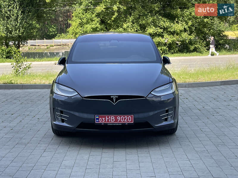 Позашляховик / Кросовер Tesla Model X 2019 в Новояворівську