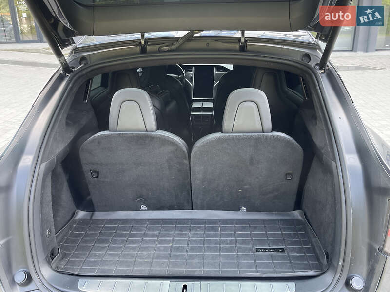 Позашляховик / Кросовер Tesla Model X 2019 в Новояворівську