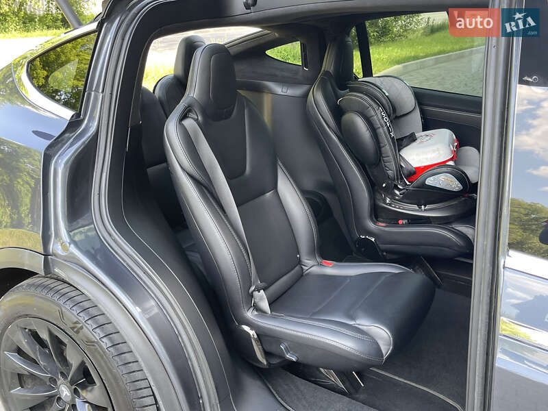 Позашляховик / Кросовер Tesla Model X 2019 в Новояворівську
