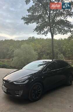 Позашляховик / Кросовер Tesla Model X 2017 в 