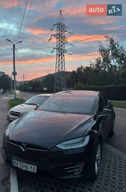 Позашляховик / Кросовер Tesla Model X 2017 в 