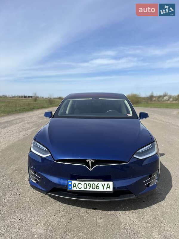Внедорожник / Кроссовер Tesla Model X 2016 в Старой Выжевке