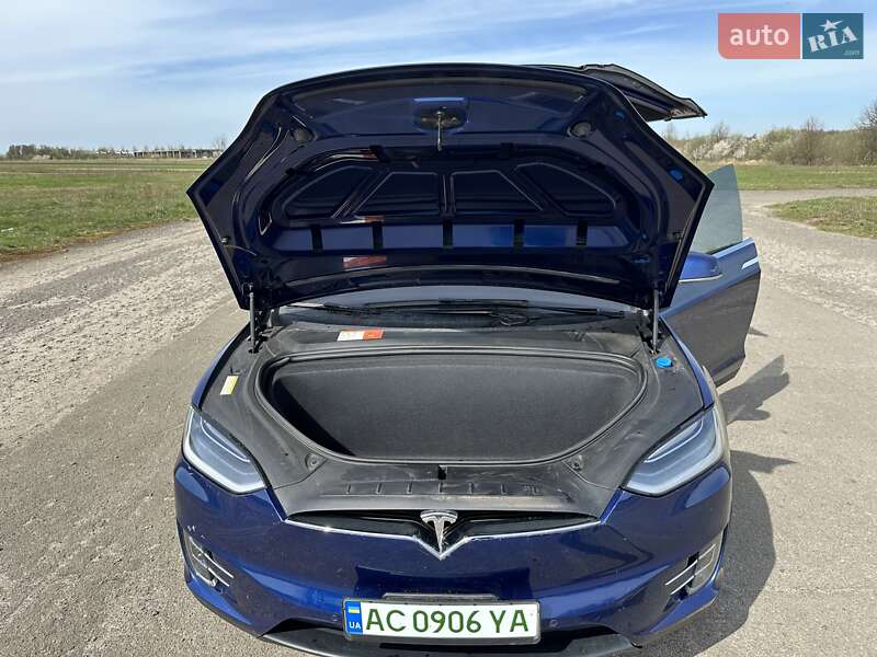 Внедорожник / Кроссовер Tesla Model X 2016 в Старой Выжевке