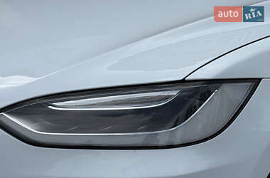 Позашляховик / Кросовер Tesla Model X 2016 в 