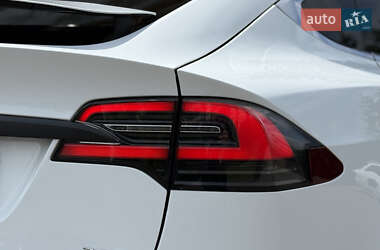 Позашляховик / Кросовер Tesla Model X 2016 в 