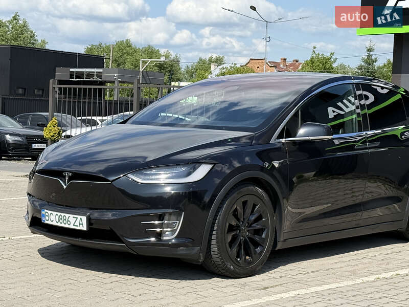 Позашляховик / Кросовер Tesla Model X 2017 в Львові