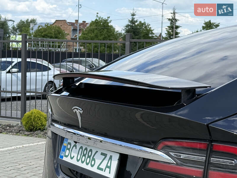 Позашляховик / Кросовер Tesla Model X 2017 в Львові