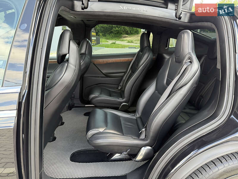 Позашляховик / Кросовер Tesla Model X 2017 в Львові