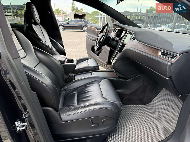 Позашляховик / Кросовер Tesla Model X 2017 в Львові