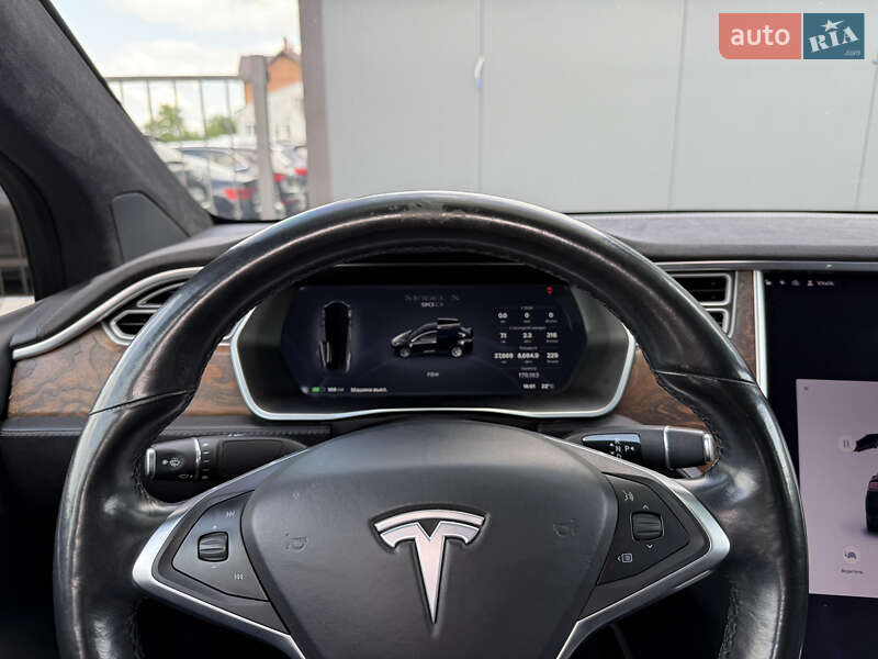 Позашляховик / Кросовер Tesla Model X 2017 в Львові