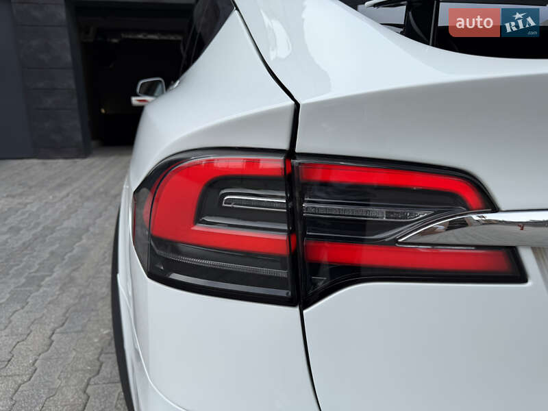 Внедорожник / Кроссовер Tesla Model X 2019 в Киеве