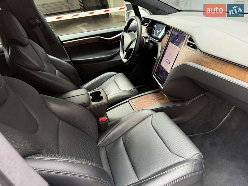 Внедорожник / Кроссовер Tesla Model X 2019 в Киеве
