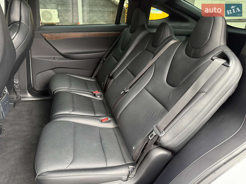 Внедорожник / Кроссовер Tesla Model X 2019 в Киеве
