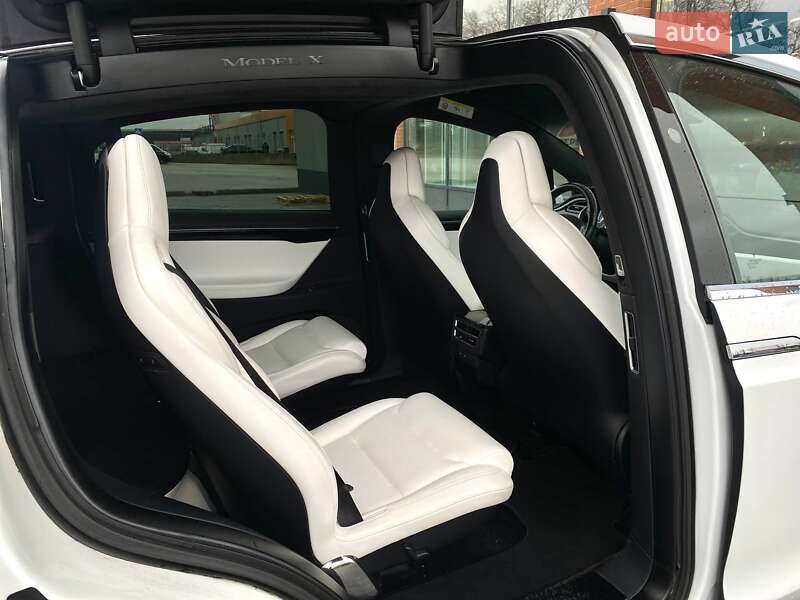 Позашляховик / Кросовер Tesla Model X 2017 в Києві