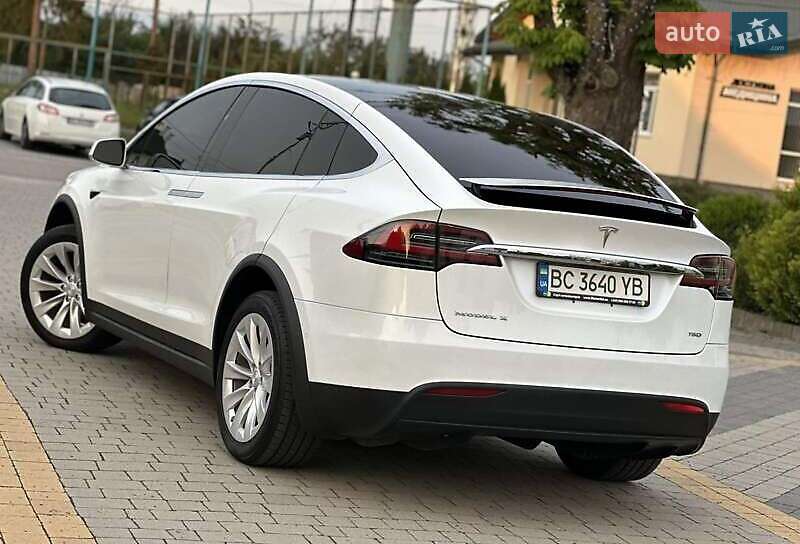 Позашляховик / Кросовер Tesla Model X 2018 в Львові