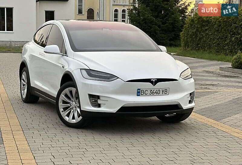 Позашляховик / Кросовер Tesla Model X 2018 в Львові
