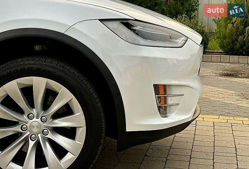 Позашляховик / Кросовер Tesla Model X 2018 в Львові