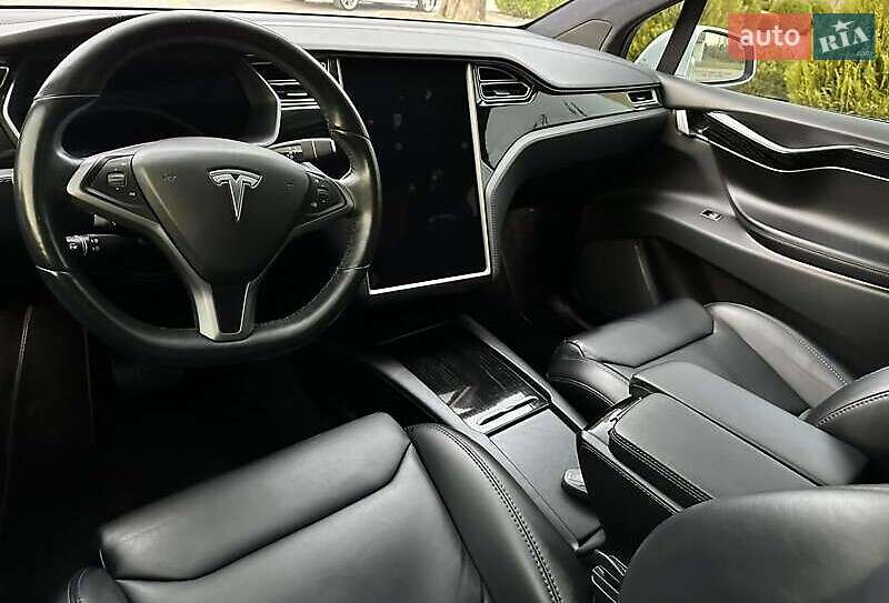 Позашляховик / Кросовер Tesla Model X 2018 в Львові