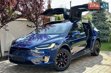 Позашляховик / Кросовер Tesla Model X 2016 в 