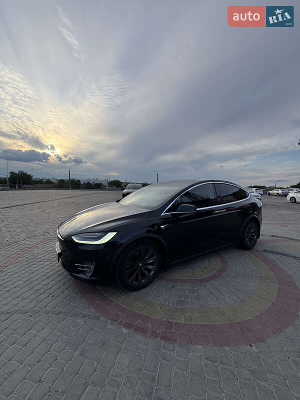 Позашляховик / Кросовер Tesla Model X 2017 в Харкові