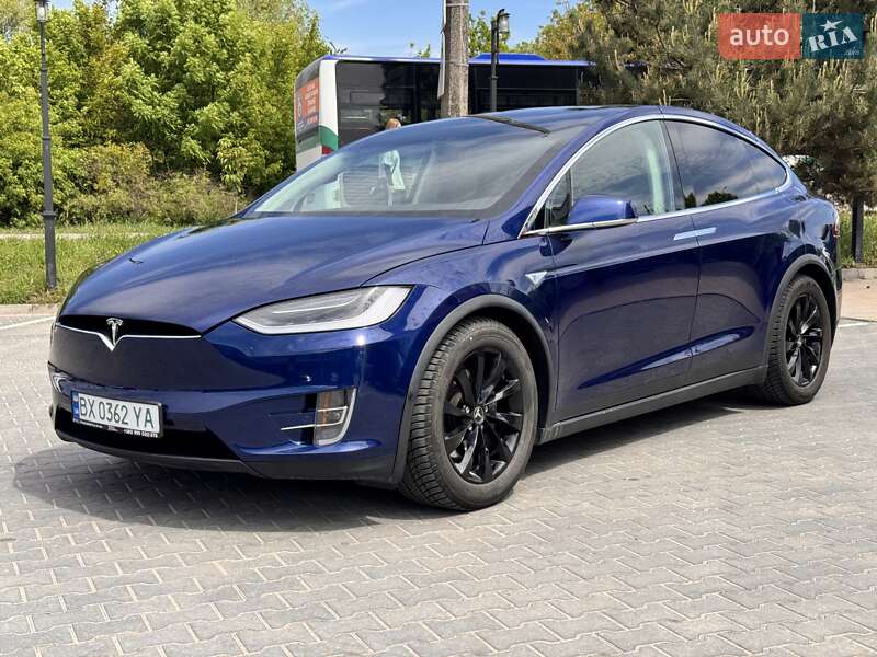 Позашляховик / Кросовер Tesla Model X 2016 в Хмельницькому