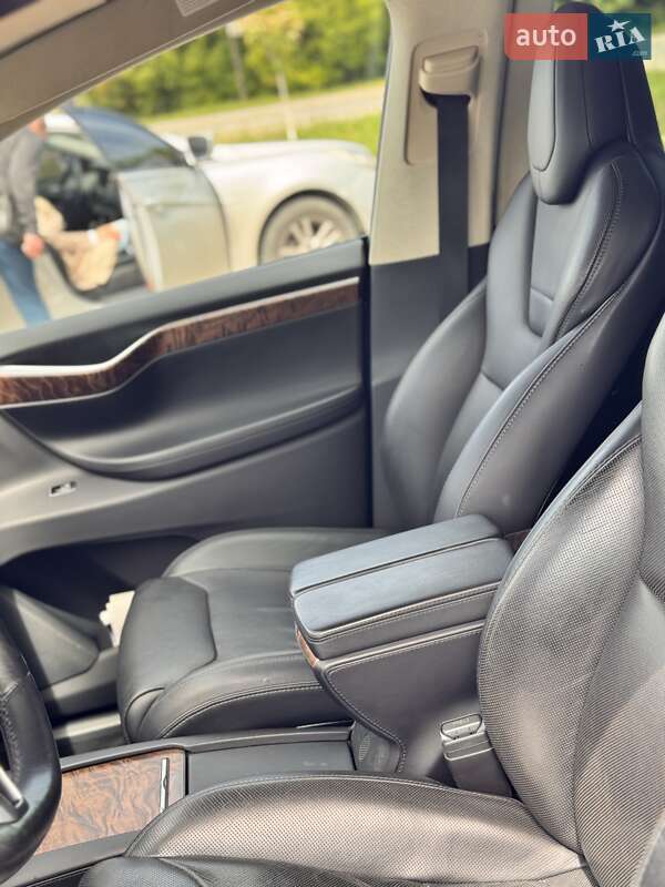 Позашляховик / Кросовер Tesla Model X 2016 в Хмельницькому