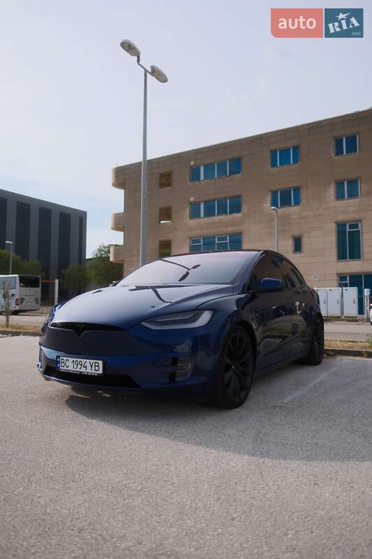 Tesla Model X, фото з оголошення
