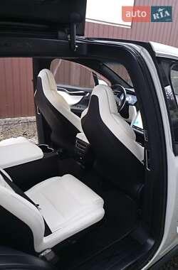 Позашляховик / Кросовер Tesla Model X 2017 в 