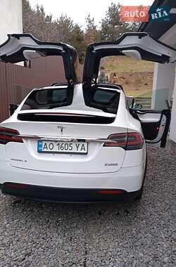 Позашляховик / Кросовер Tesla Model X 2017 в 