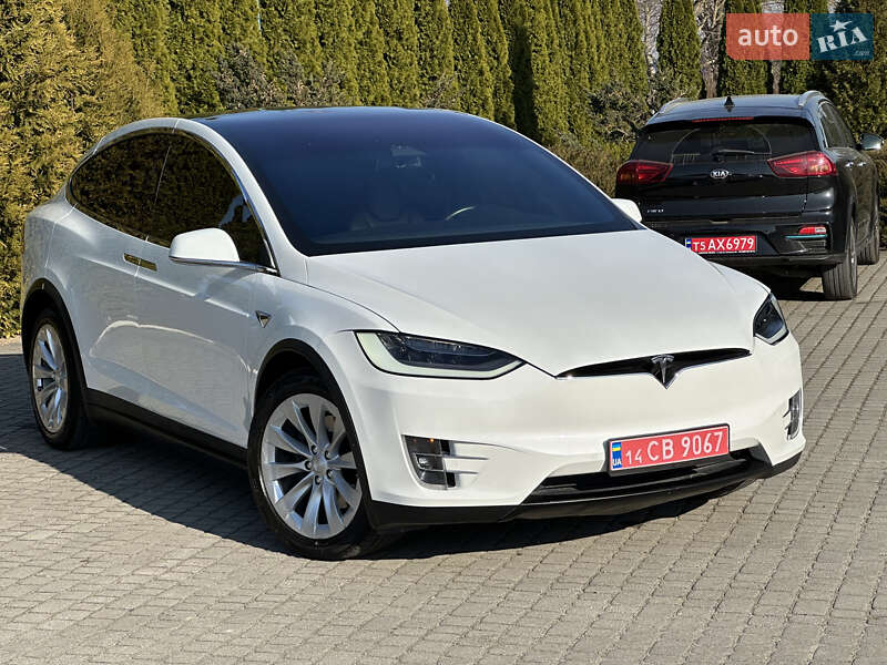 Позашляховик / Кросовер Tesla Model X 2018 в Львові