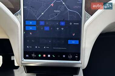 Позашляховик / Кросовер Tesla Model X 2017 в 