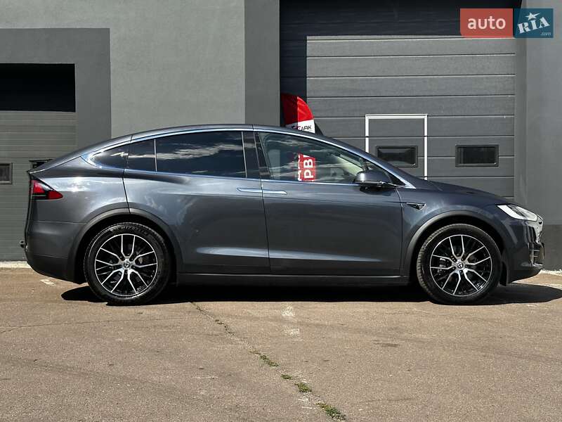 Позашляховик / Кросовер Tesla Model X 2017 в Києві