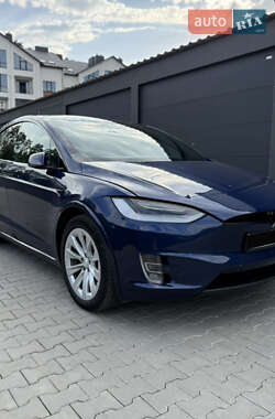 Позашляховик / Кросовер Tesla Model X 2017 в 