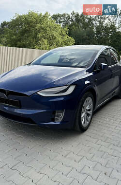 Позашляховик / Кросовер Tesla Model X 2017 в 