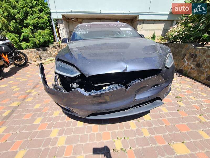 Позашляховик / Кросовер Tesla Model X 2017 в Львові