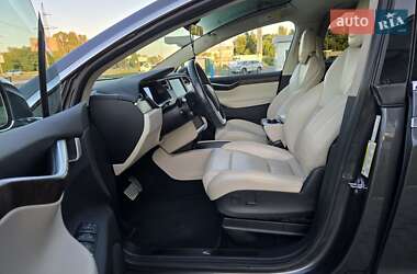 Позашляховик / Кросовер Tesla Model X 2018 в 