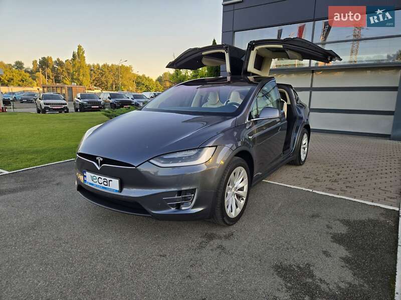 Позашляховик / Кросовер Tesla Model X 2018 в 
