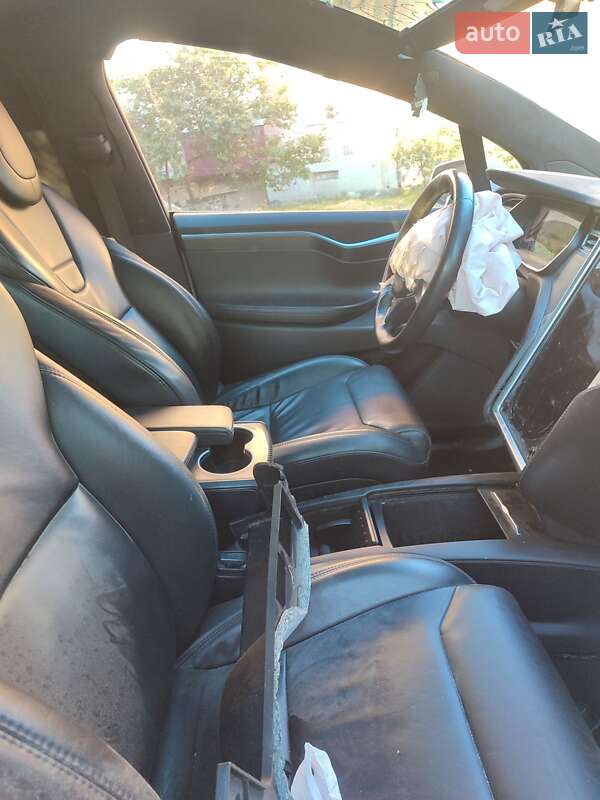 Внедорожник / Кроссовер Tesla Model X 2017 в Сарнах