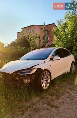 Позашляховик / Кросовер Tesla Model X 2017 в Сарнах
