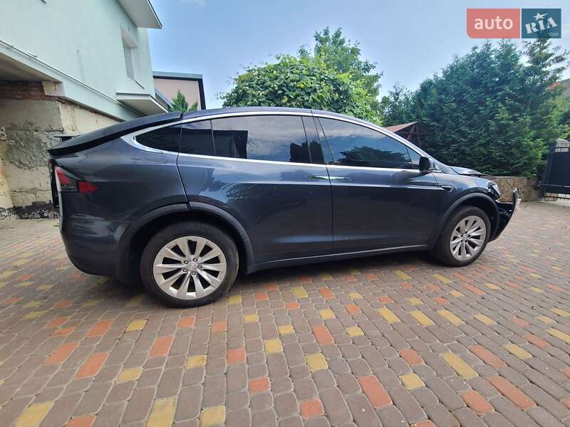 Позашляховик / Кросовер Tesla Model X 2017 в Львові
