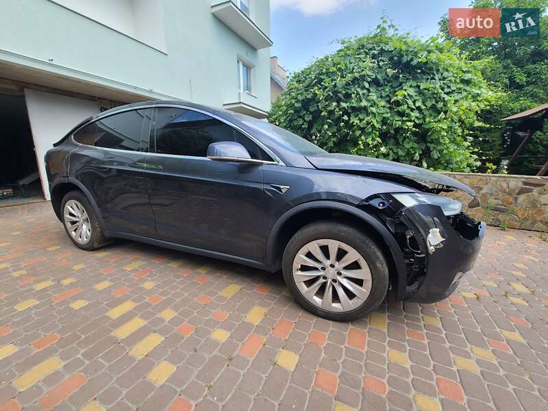 Позашляховик / Кросовер Tesla Model X 2017 в Львові