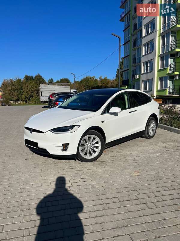 Позашляховик / Кросовер Tesla Model X 2016 в 